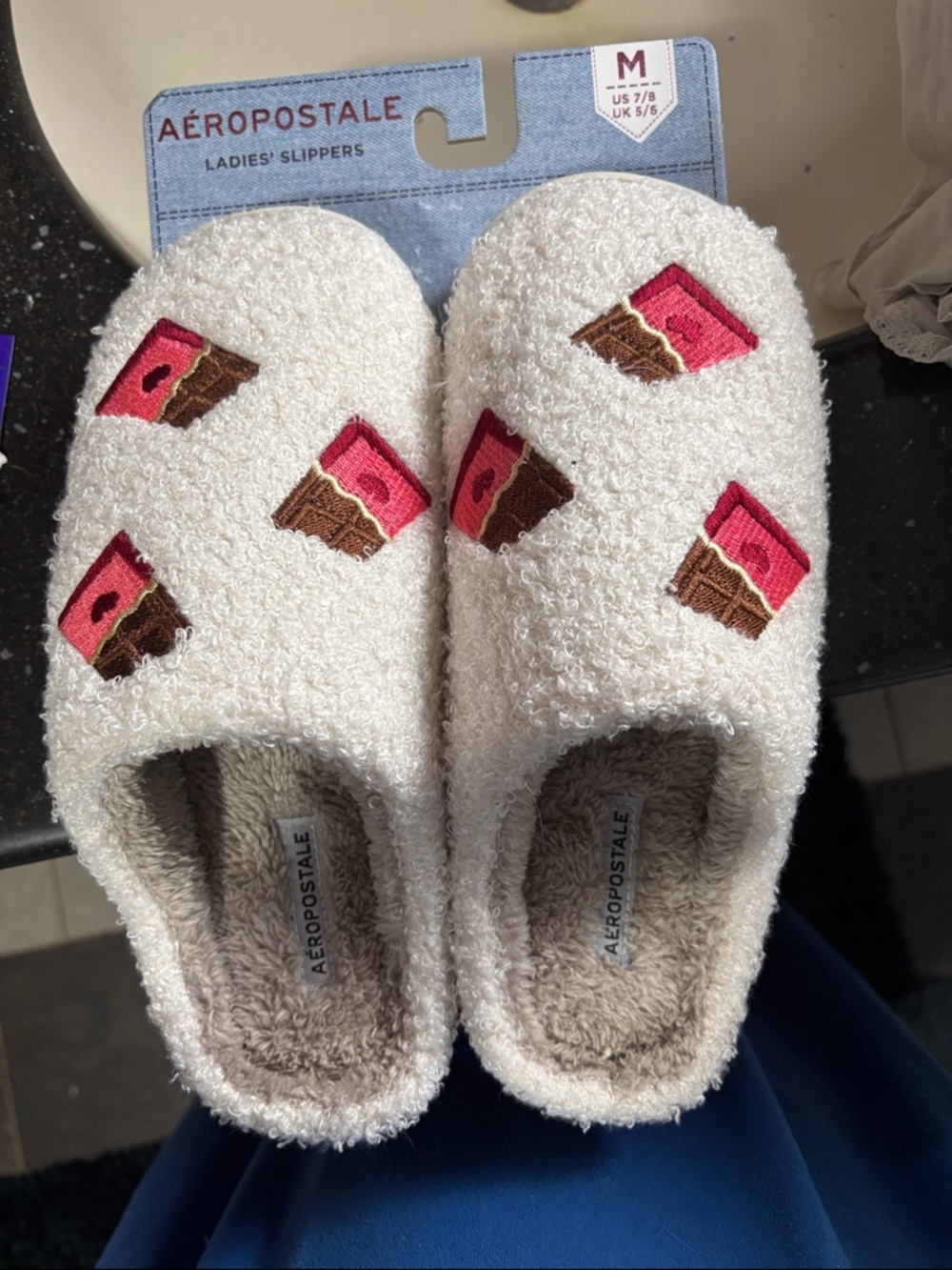 Aeropostale White/Off-White Ladies' Indoor-Outdoor Slippers